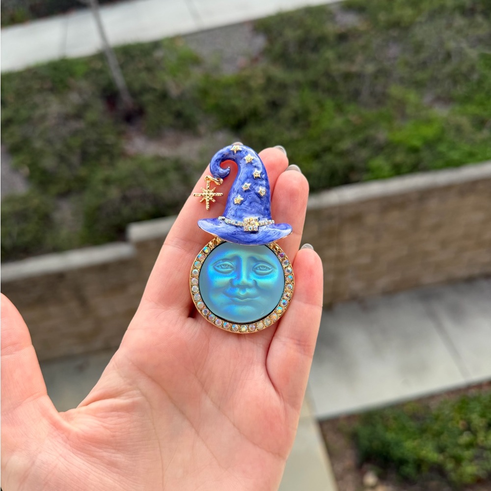 Blue Wizard Hat Moon Face Brooch - Picture 3 of 3